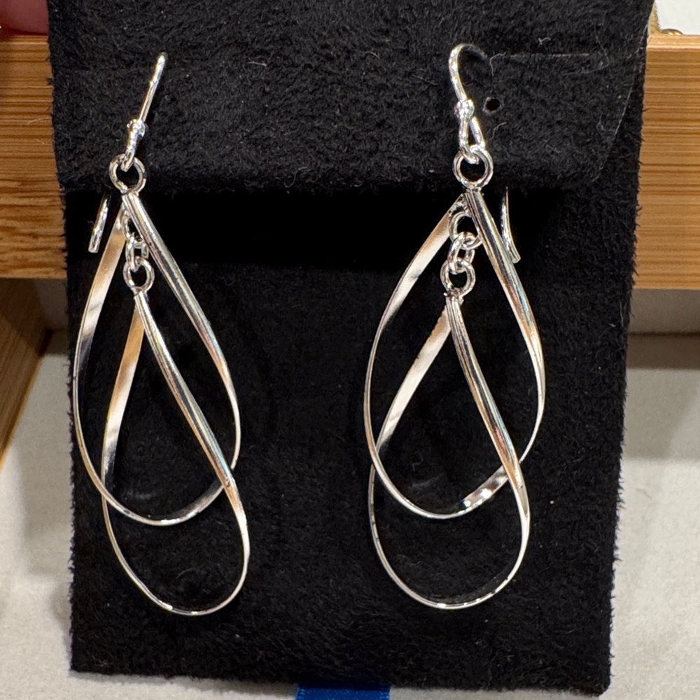 Chic Silver Teardrop Earrings